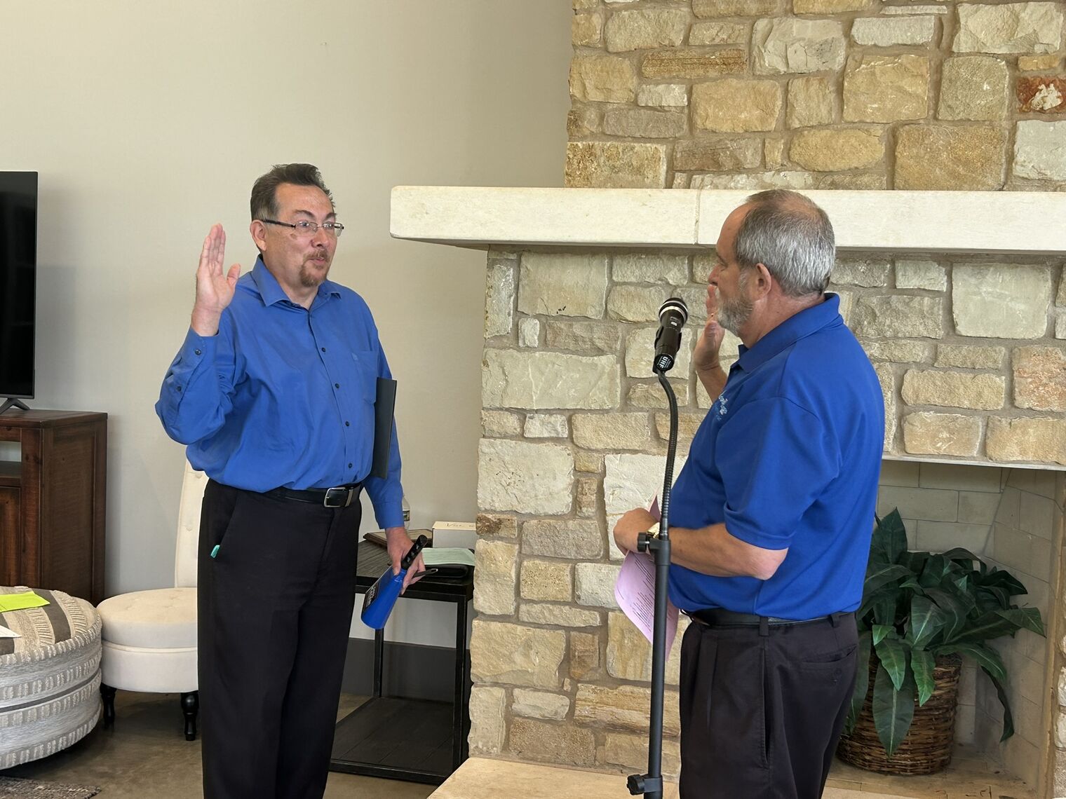 Willie being sworn in as County Chair